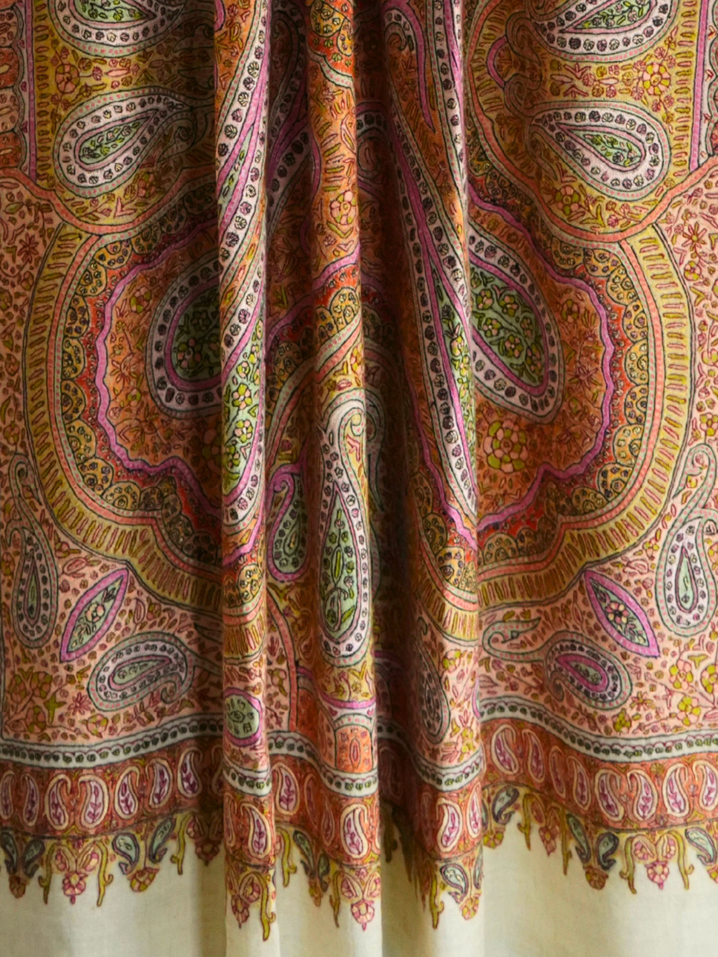 Off-White Jamavar Pashmina Shawl with Classic Paisley Motif