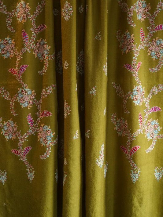 Green Embroidered Pashmina Shawl – Floral Elegance